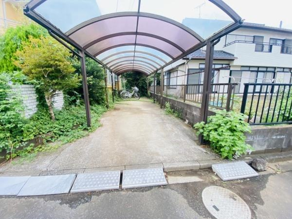 富里市七栄の中古一戸建の駐車場