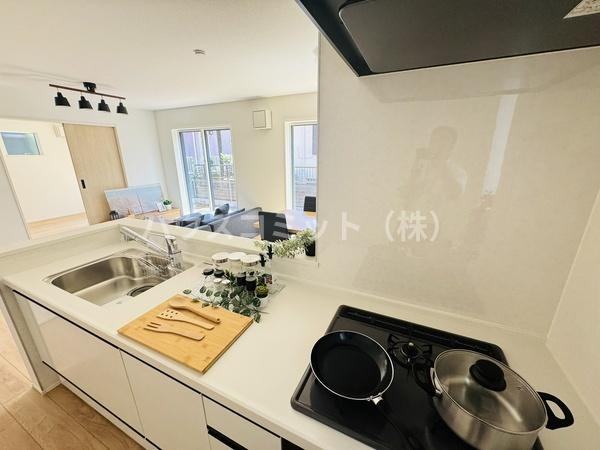 四街道市旭ケ丘２丁目の新築一戸建のキッチン