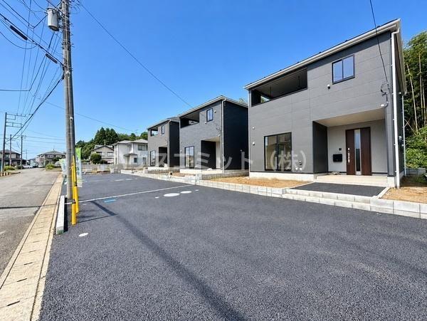 八街市榎戸の新築一戸建の前面道路含む現地写真