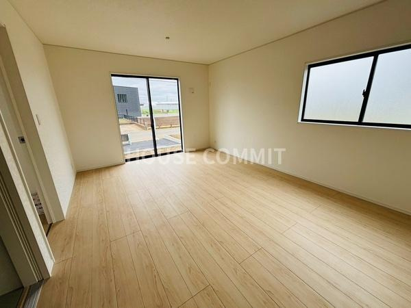 八街市榎戸の新築一戸建の居間・リビング