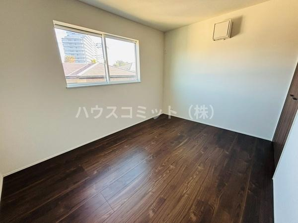 富里市日吉台６丁目の新築一戸建の洋室