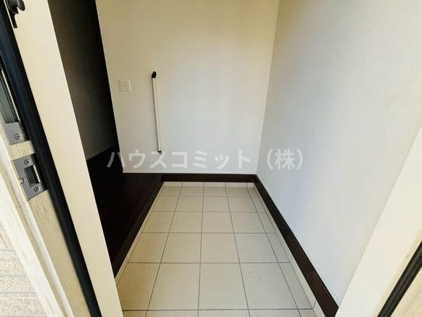 富里市日吉台６丁目の新築一戸建の玄関