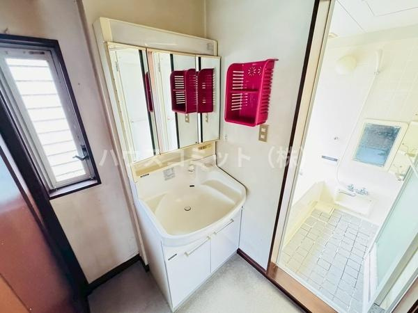 富里市日吉台６丁目の中古一戸建の独立洗面台