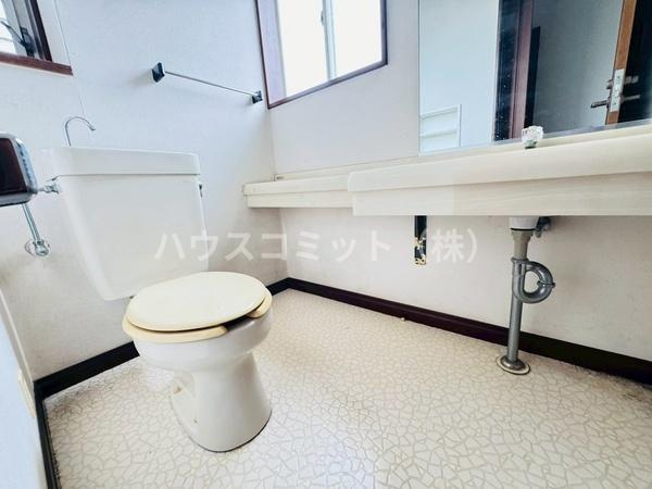 富里市日吉台６丁目の中古一戸建のトイレ