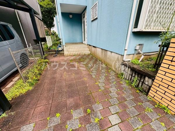 富里市日吉台６丁目の中古一戸建の駐車場