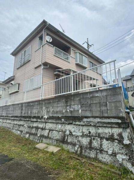 八街市大木の中古一戸建の前面道路含む現地写真