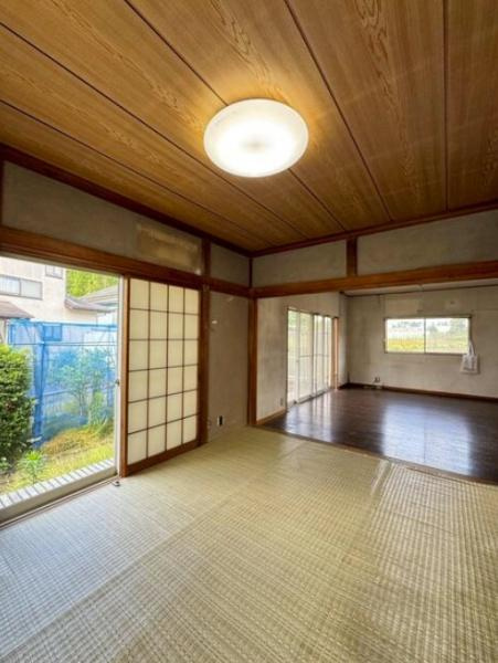 八街市大木の中古一戸建の居間・リビング