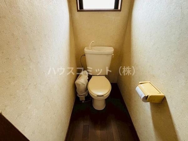 八街市沖の中古一戸建のトイレ