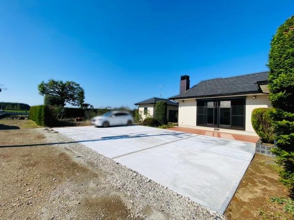 八街市八街いの中古一戸建の駐車場