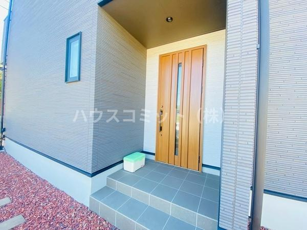 富里市日吉倉の中古一戸建の玄関