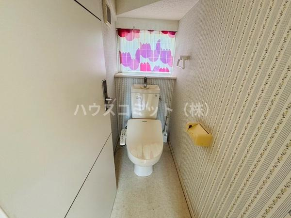八街市富山の中古一戸建のトイレ