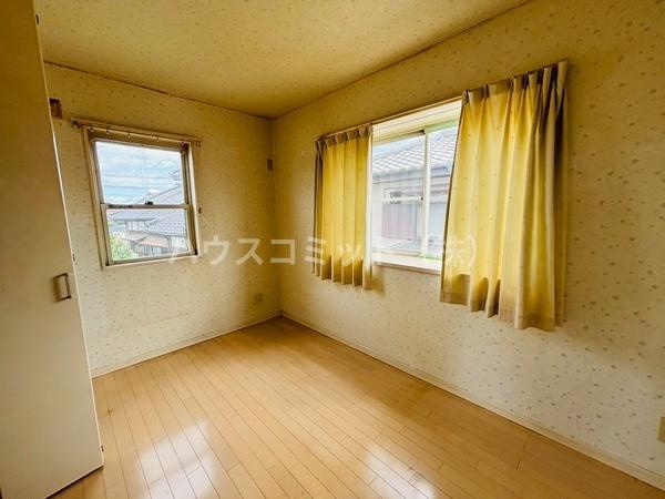 八街市富山の中古一戸建の洋室