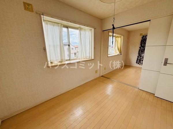 八街市富山の中古一戸建の洋室