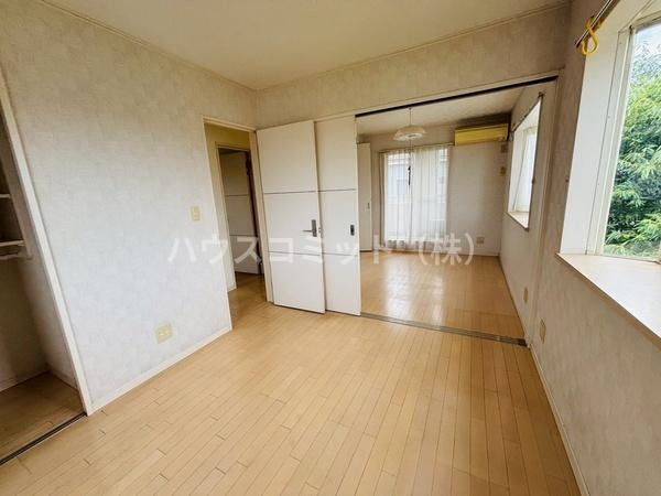 八街市富山の中古一戸建の洋室