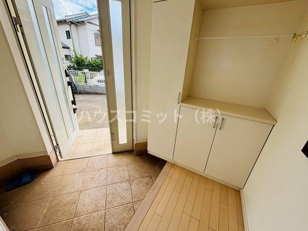八街市富山の中古一戸建の玄関