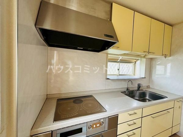 八街市富山の中古一戸建のキッチン
