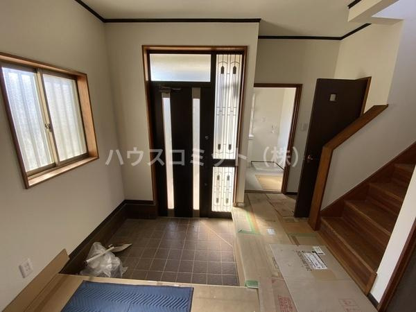 富里市十倉の中古一戸建の玄関