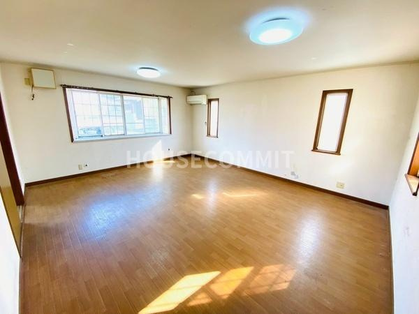 富里市立沢新田の中古一戸建の居間・リビング