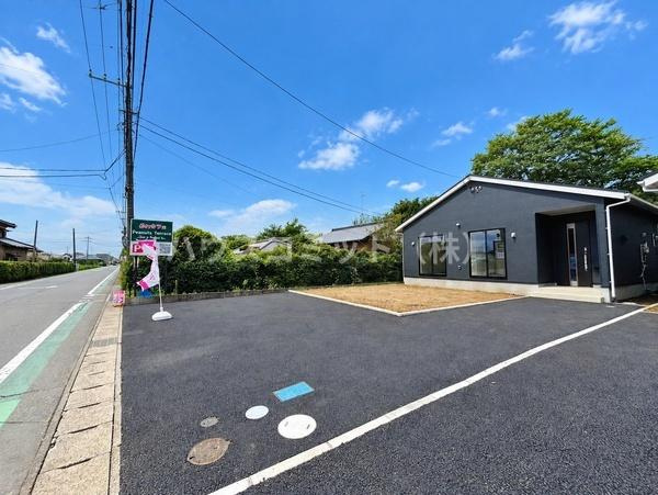 八街市八街ほの新築一戸建の前面道路含む現地写真