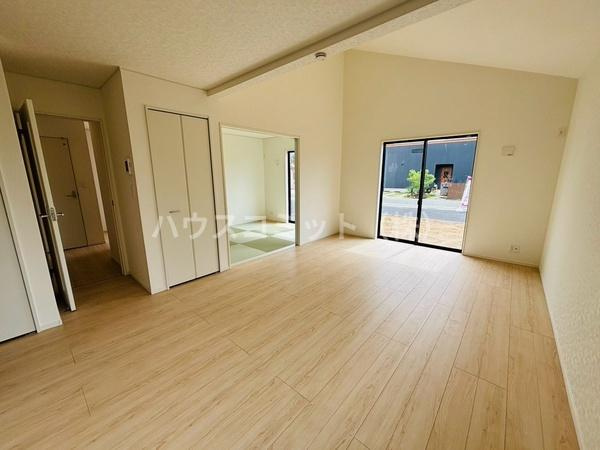 八街市八街ほの新築一戸建の居間・リビング