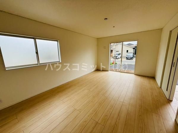 八街市八街ほの新築一戸建の居間・リビング