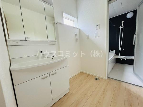 八街市八街ほの新築一戸建の独立洗面台