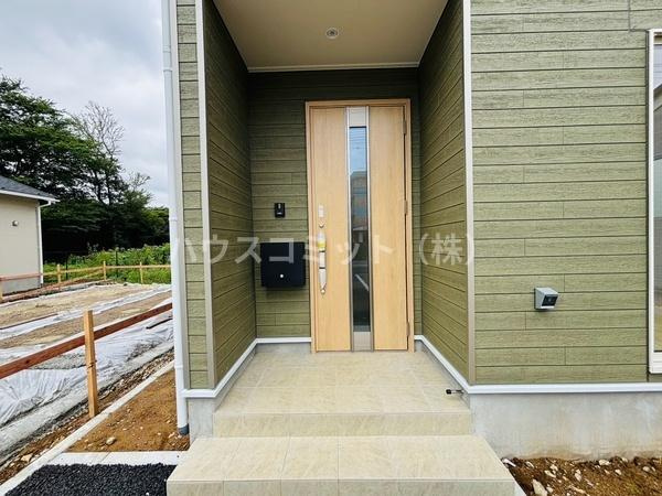 八街市八街ほの新築一戸建の玄関