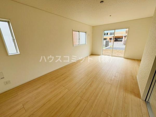 八街市八街ほの新築一戸建の居間・リビング