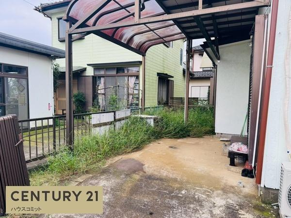 八街市朝日の中古一戸建の駐車場