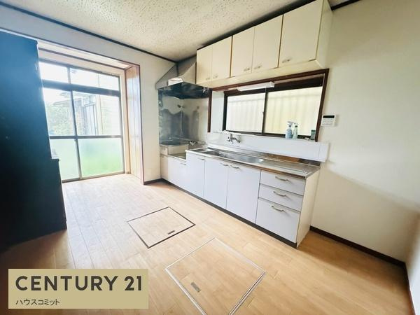 八街市朝日の中古一戸建のキッチン