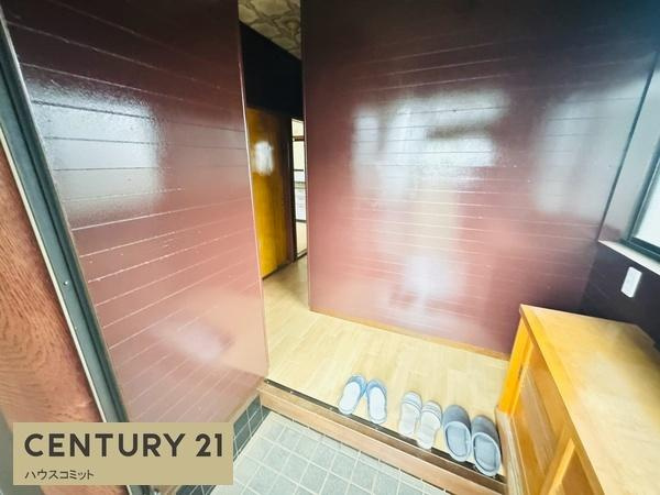 八街市朝日の中古一戸建の玄関