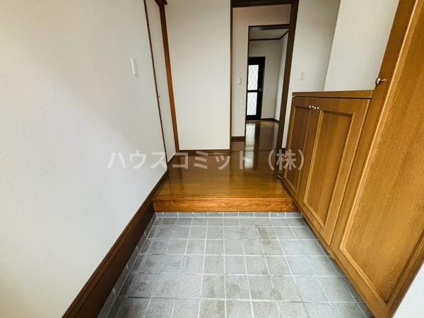 八街市泉台２丁目の中古一戸建の玄関