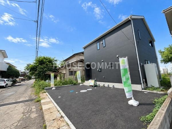 八街市文違の新築一戸建の前面道路含む現地写真