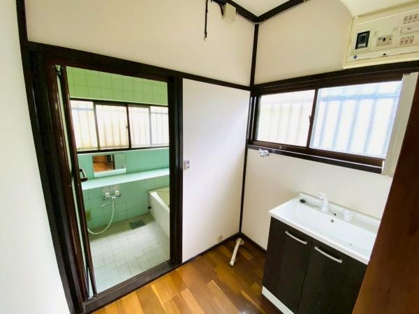 印旛郡酒々井町酒々井の中古一戸建の独立洗面台