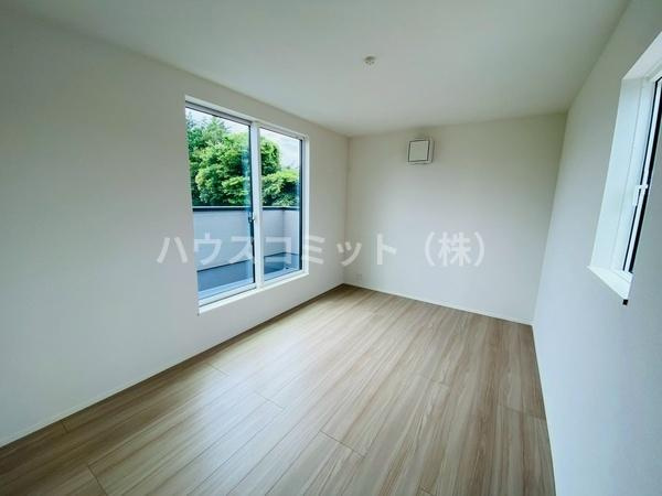 富里市七栄の新築一戸建の洋室