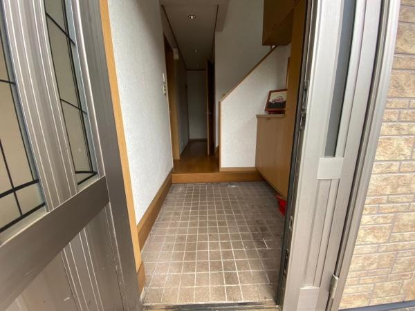 八街市希望ヶ丘の中古一戸建の玄関