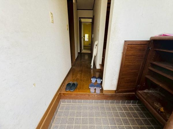 富里市十倉の中古一戸建の玄関