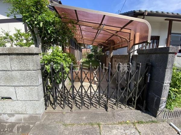 印旛郡酒々井町中央台１丁目の中古一戸建の前面道路含む現地写真