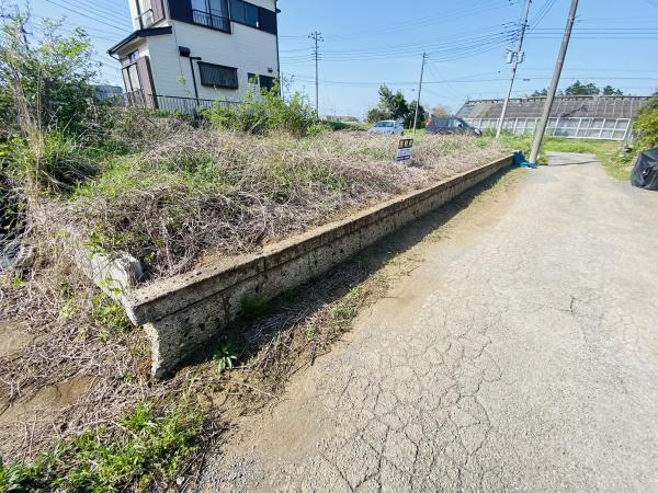 富里市七栄の売地の前面道路含む現地写真
