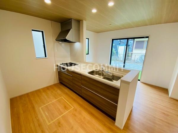 富里市日吉台５丁目の新築一戸建の居間・リビング