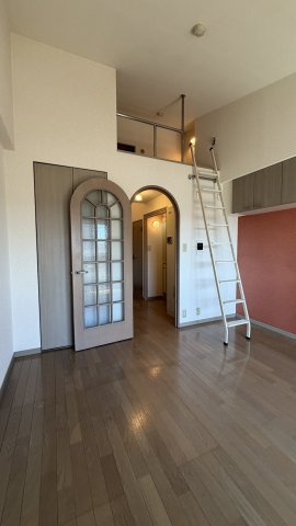 プレデュパルク壱番館の居間・リビング