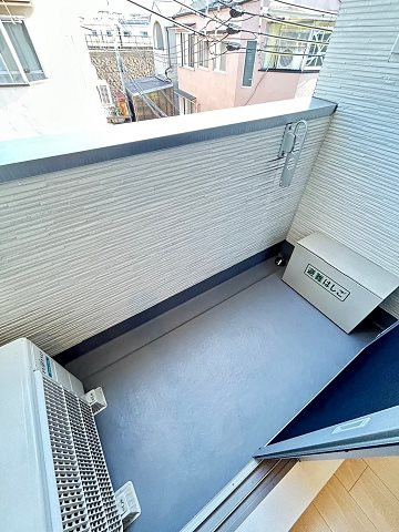 大阪市西淀川区歌島１丁目のアパートのバルコニー