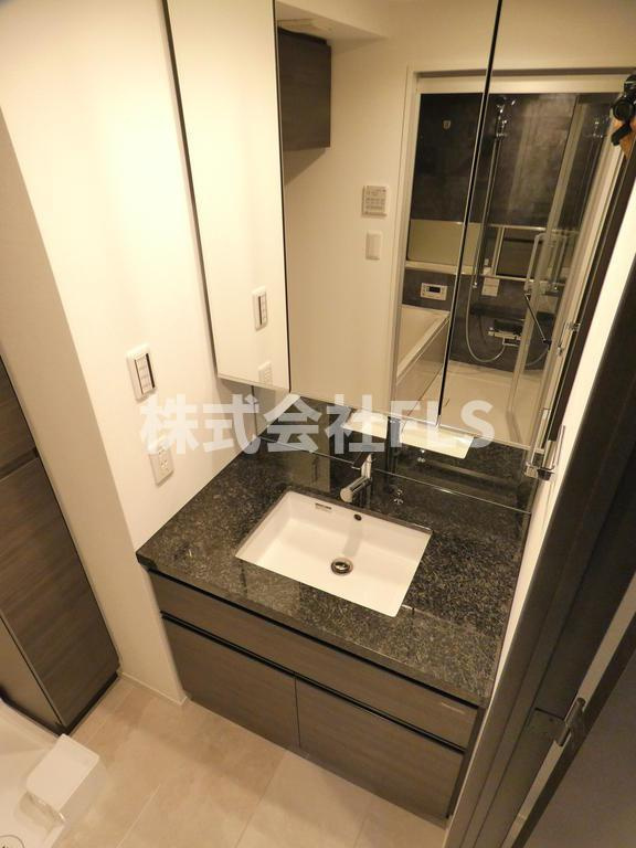 港区西麻布１丁目の賃貸マンションの独立洗面台