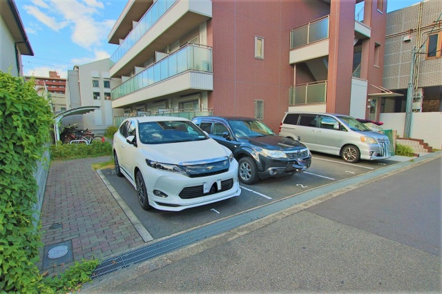 ウエストサイドリバーⅢの駐車場