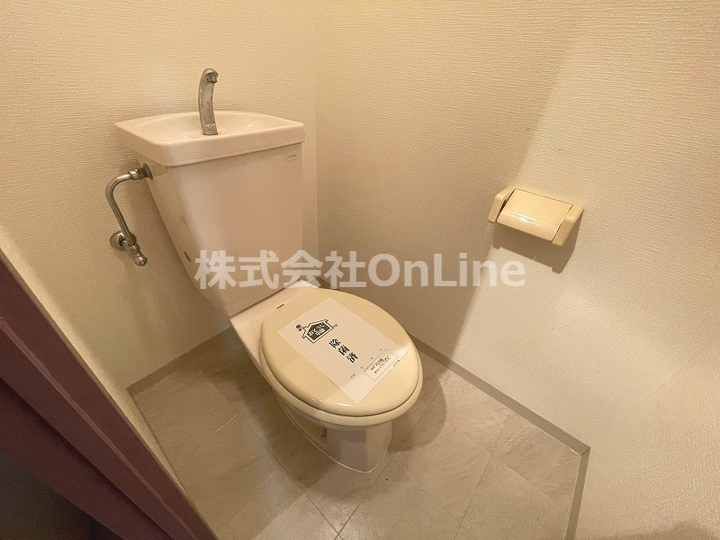 東大阪市御厨中２丁目の賃貸マンションのトイレ