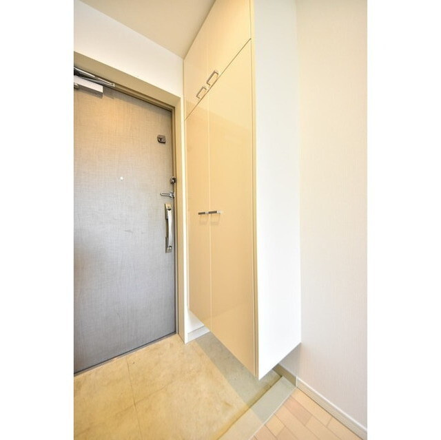 オリーブマンション荒川の内装|明るい室内です