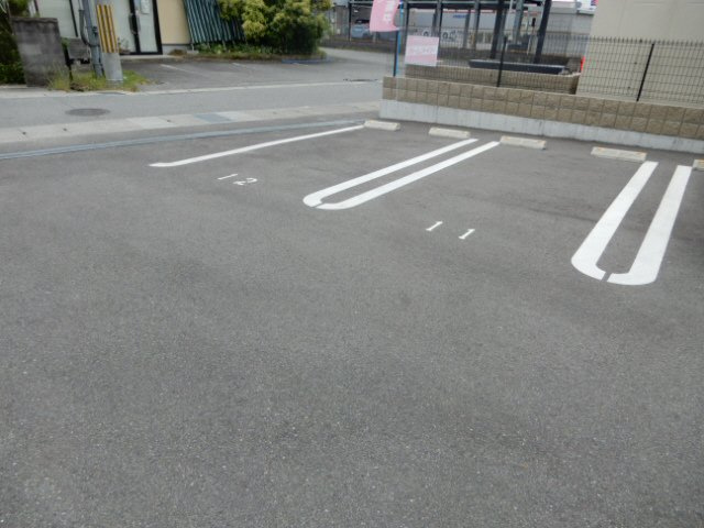 アステールの駐車場