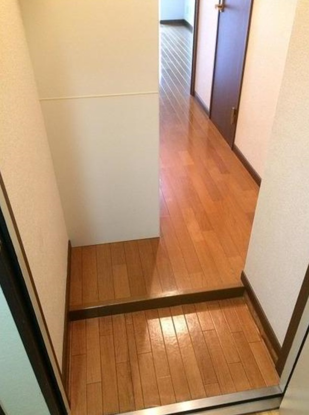 ジュネスＭの玄関