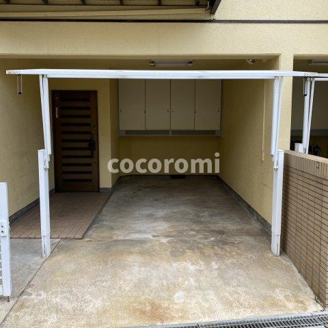 寝屋川市清水町戸建の駐車場