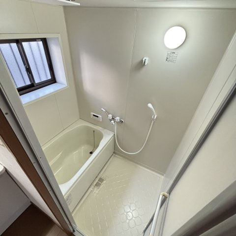 木屋元町貸家の浴室